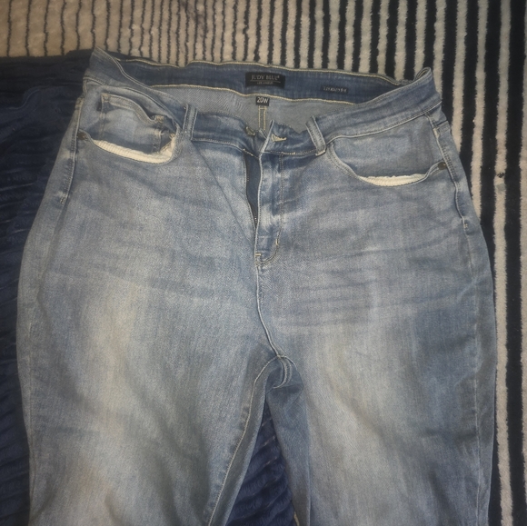 Size 20W Judy Blue Lighter Wash Jeans Relaxed Fit - Picture 6 of 9